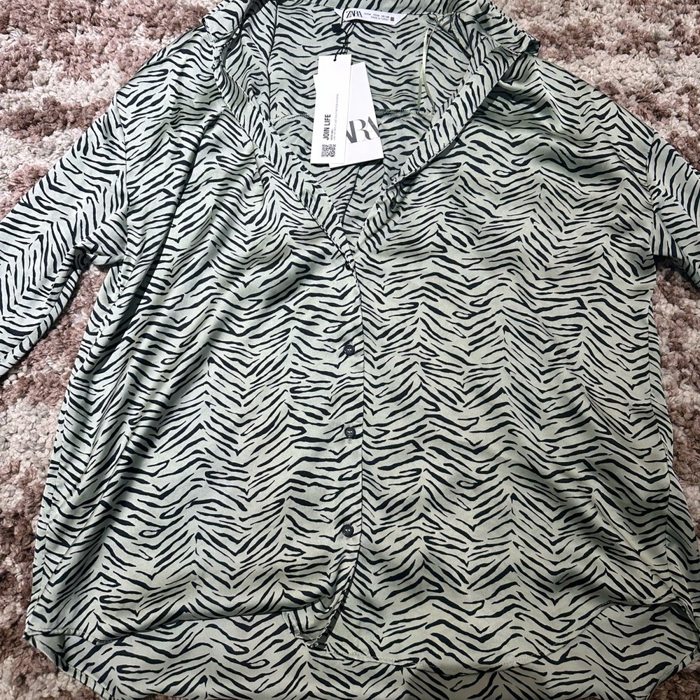 Zebra green blouse